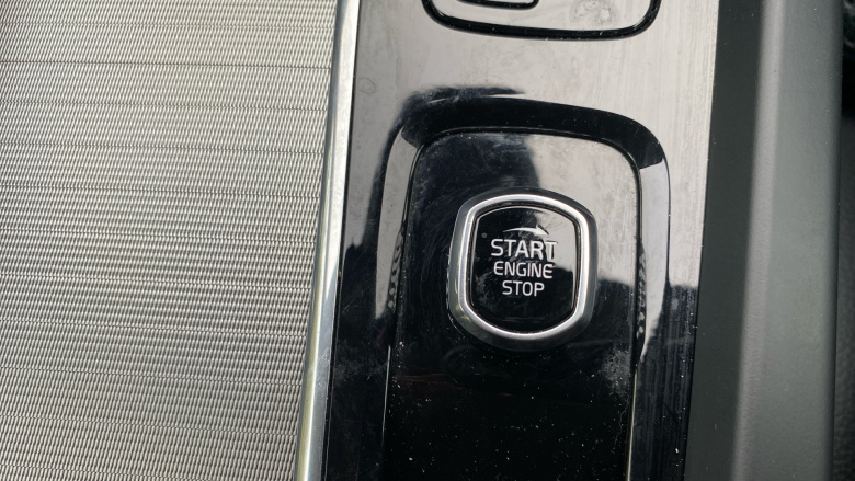 Volvo XC60 2.0 B5P Plus Dark 5dr AWD Geartronic Petrol Estate